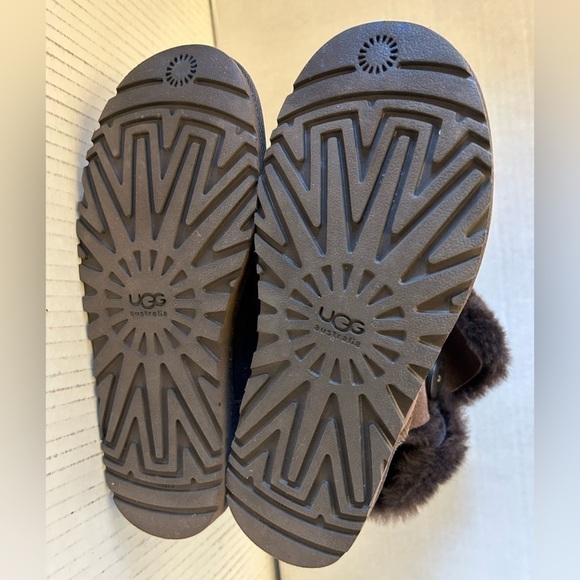 Ugg Australia winter snow Bailey button brown suede & sheepskin boots Sz-6. I - Picture 10 of 12
